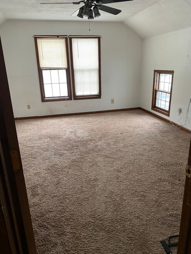 Building Photo - 321 Grove St