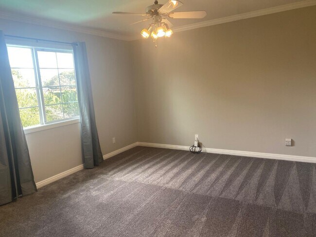 Foto del edificio - 2219 Thurm Ave