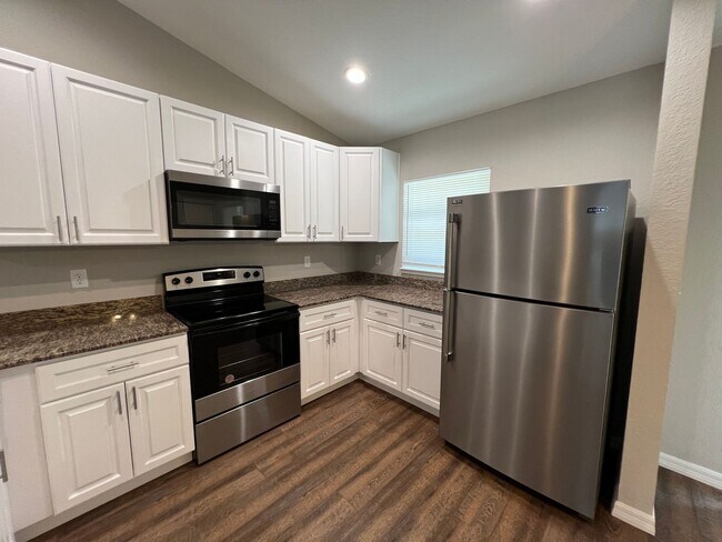 Foto del edificio - Charming 3 Bedroom, 2 Bathroom Home!!!