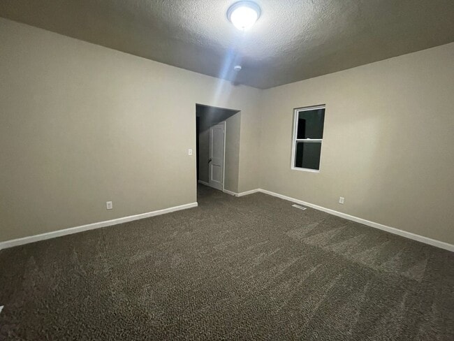 Building Photo - One Bedroom One Stall Detached Garage