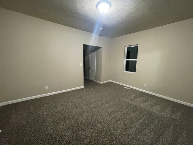 Foto del edificio - One Bedroom One Stall Detached Garage