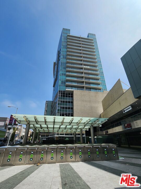 Foto principal - 3785 Wilshire Blvd