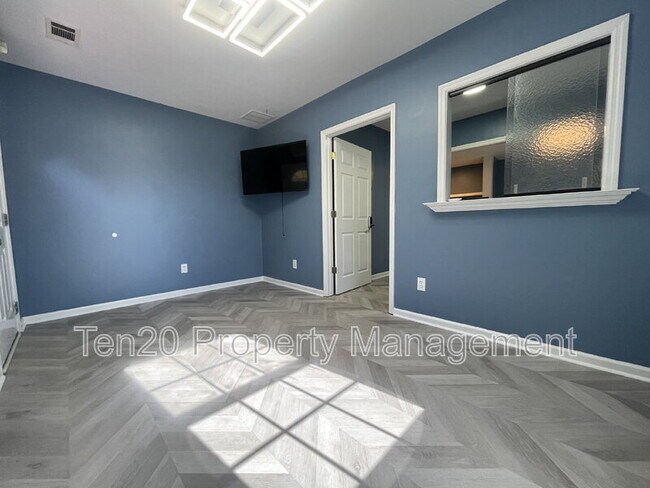 Foto del edificio - 4741 Armour Rd