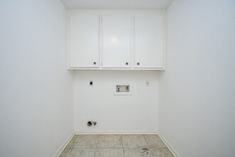 Building Photo - 7822 Albin Ln