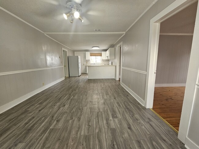 Foto del edificio - 2034 Jenkins Dairy Rd