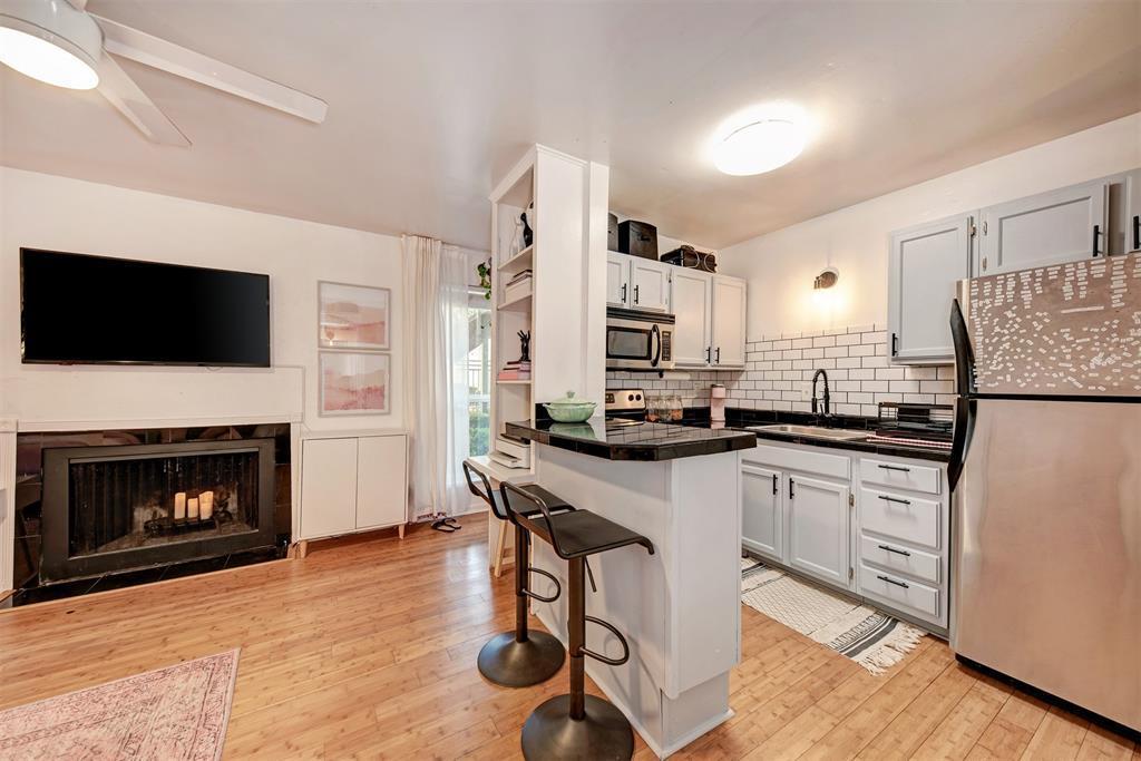 Primary Photo - 1000 W 26th St