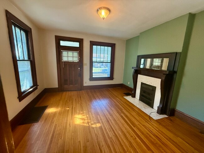 Building Photo - 468 E Tompkins St