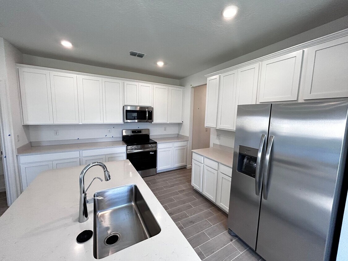 Primary Photo - Brand New 4/3.5 Two Story Home with Loft. ...