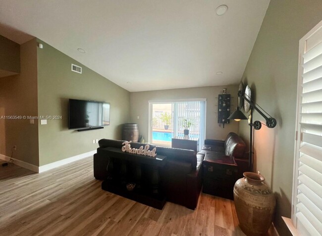 Building Photo - 671 Shiloh Terrace