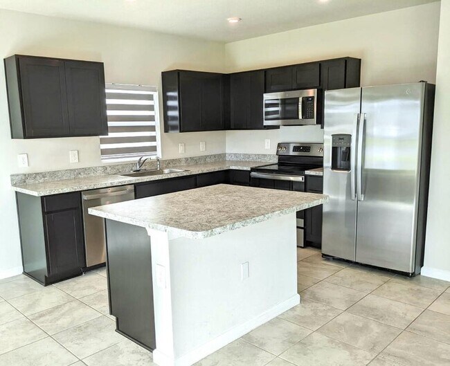 Building Photo - 604 Lychee Ln