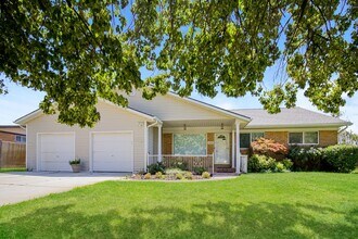 Building Photo - 1005 Maxfield Dr