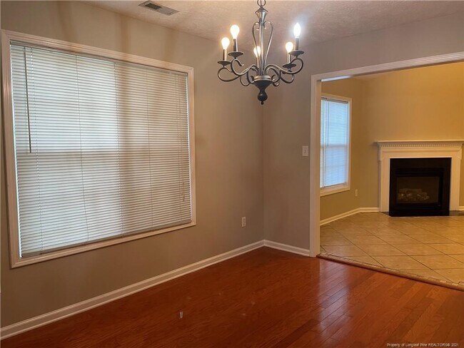Foto del edificio - 5044 Yorkchester Dr
