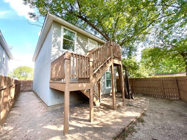 Foto del edificio - 1611 N Navidad St