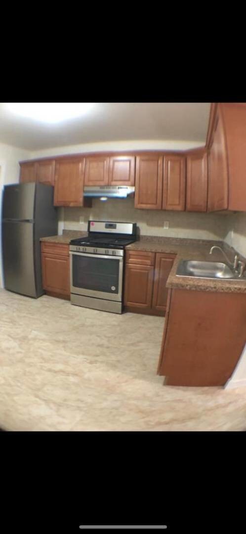 Foto del edificio - 145 Voss Ave