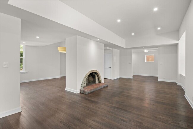 Foto del edificio - 1025 E 48th St