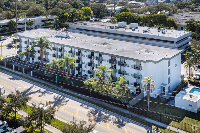 Additional Building View - Golden Gate Apartments