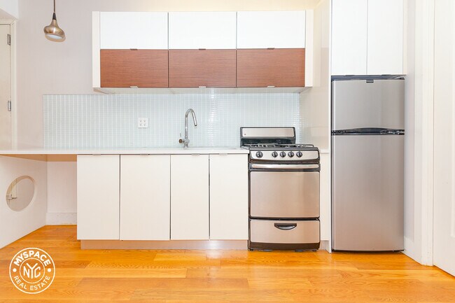Building Photo - 64 St James Pl