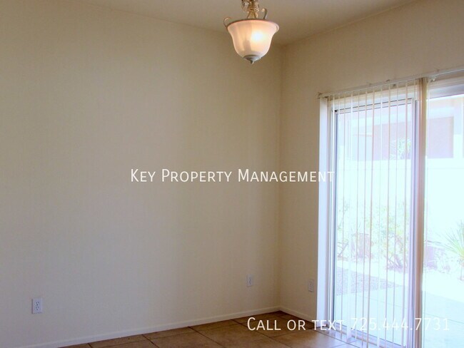 Foto del edificio - 4 BEDROOM HOME IN THE SILVERADO RANCH AREA!