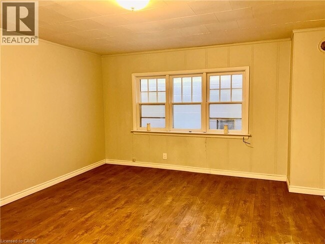 Photo du bâtiment - 49 Kent St N