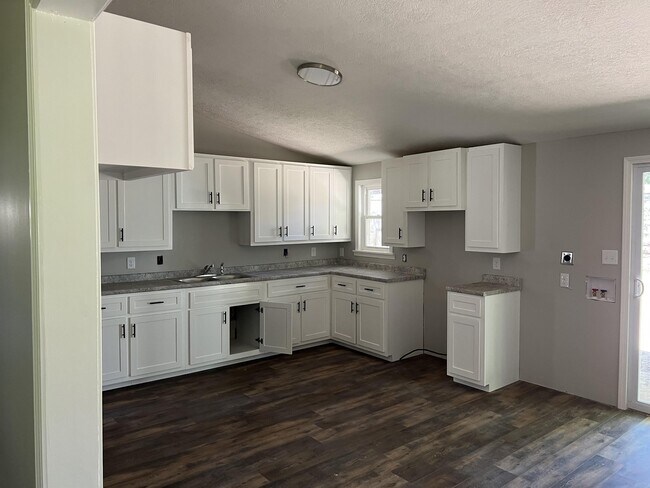 Building Photo - 51 Kemmons Dr