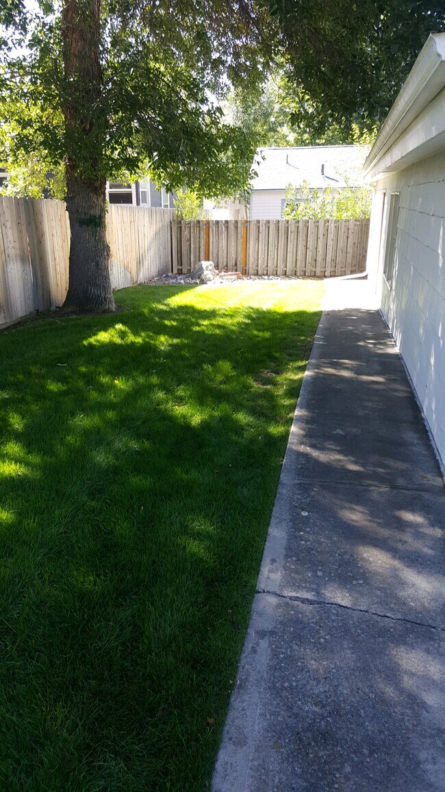 fenced yard - 2609 13th St W