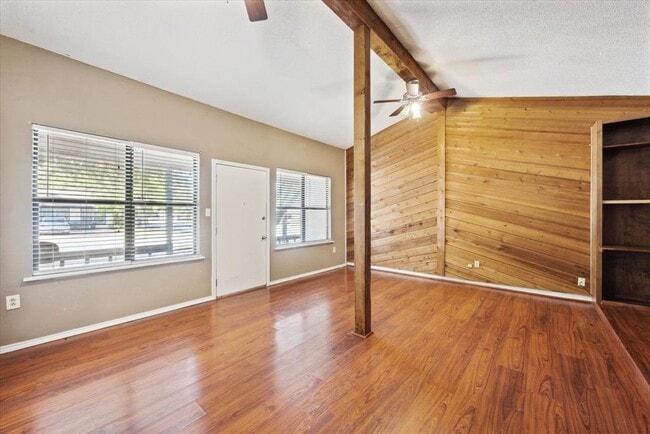 Building Photo - 300 Tilbury Ln