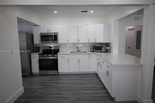 Foto del edificio - 181 NE 121st St