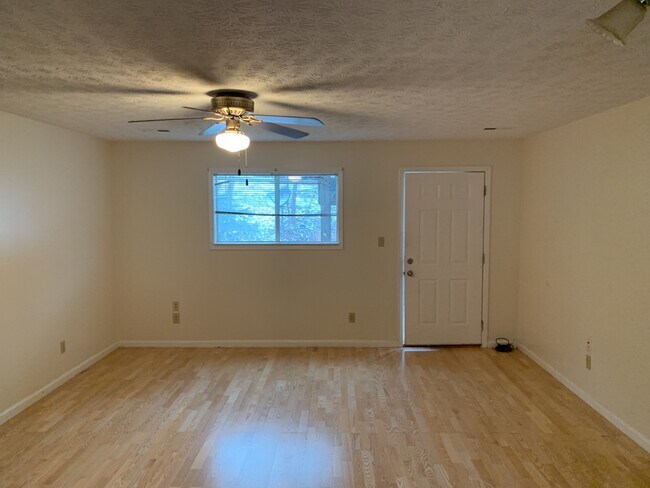 Building Photo - 137 Anzie Way