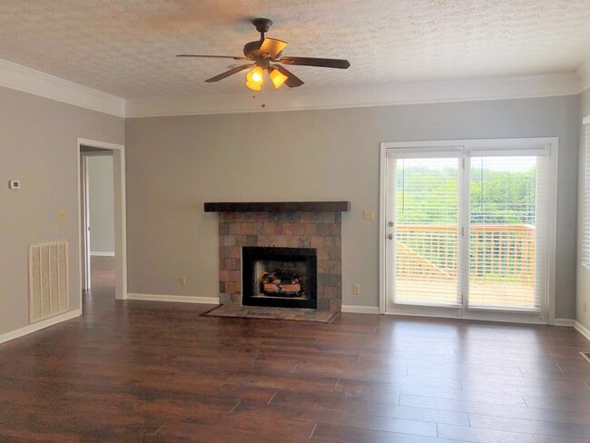 Photo - STYLISHLY UPDATED 3 BEDROOM CONDO IN LENNOX COURT