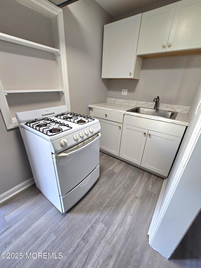 Building Photo - 316 8th Ave