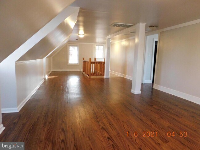Building Photo - 898 Hilltop Dr