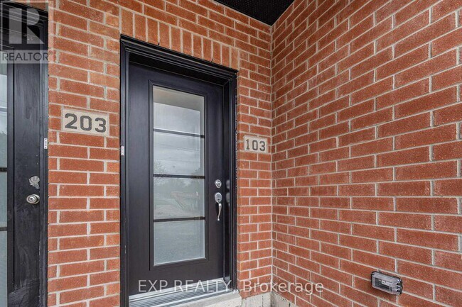 Building Photo - 897-897 Laurier St