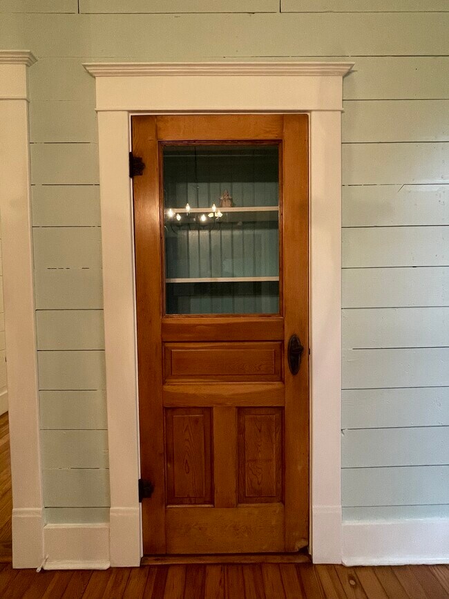 Comedor - 1013 W 6th St