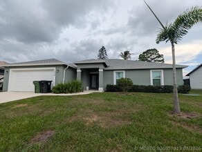 Building Photo - 1206 SW Asturia Ave