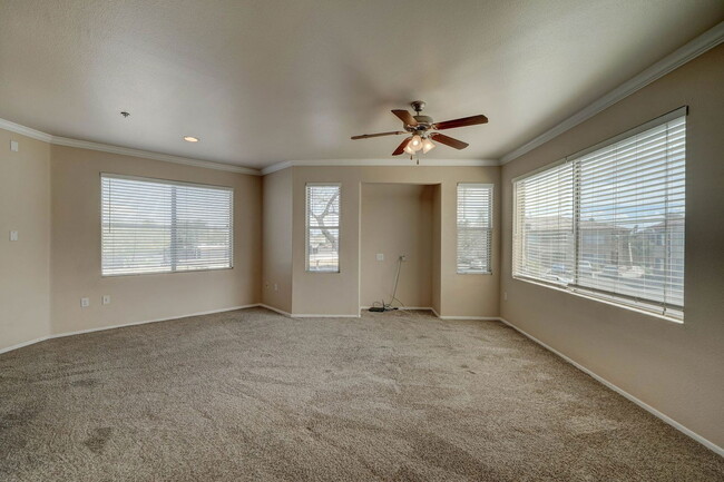 Foto del edificio - 2134 E Broadway Rd