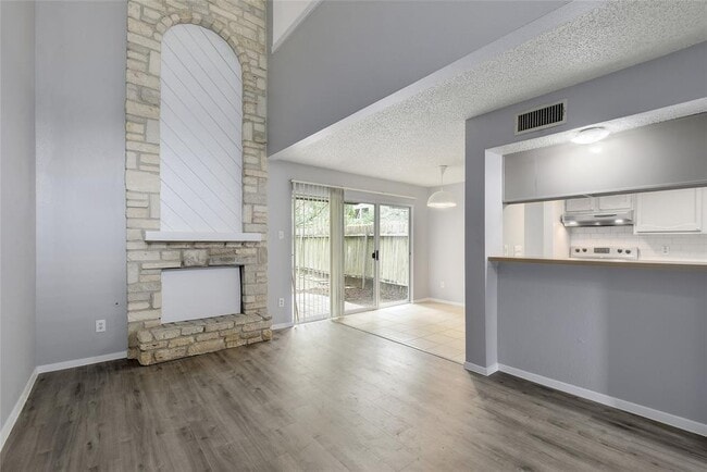Building Photo - 1800 Cinnamon Path