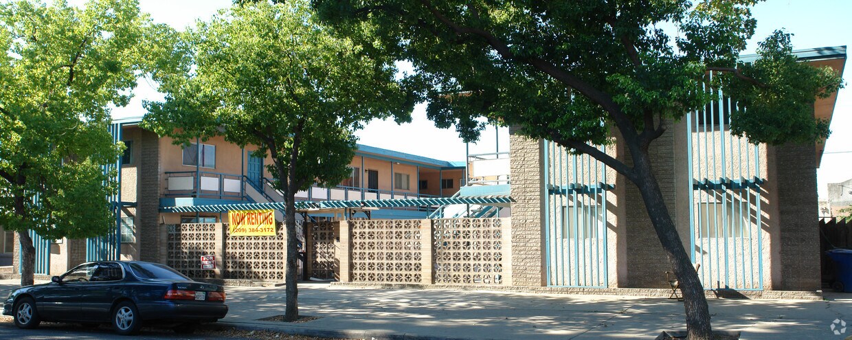Primary Photo - 210-212 W 18th St