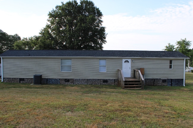 Building Photo - 2114 NC-108