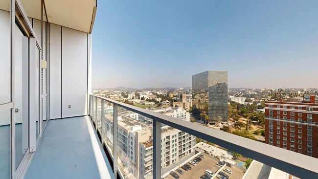 Interior Photo - 3033 Wilshire