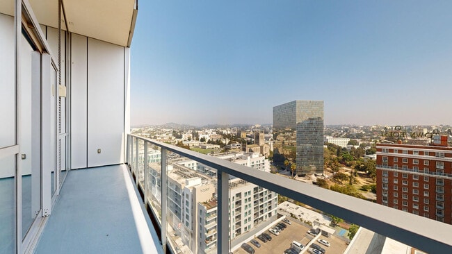 Interior Photo - 3033 Wilshire