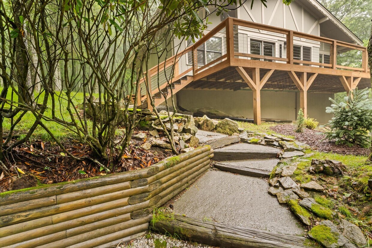 Foto principal - 1028 Charter Hills Rd