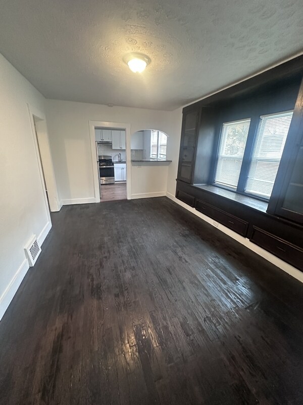 3229 W 32nd St Cleveland, OH 44109 – photo 5