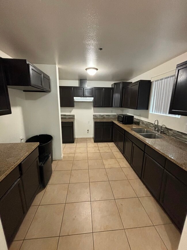 Foto del edificio - 214 E 97th St