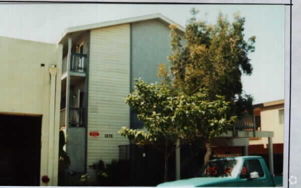 Building Photo - 1375 Temple