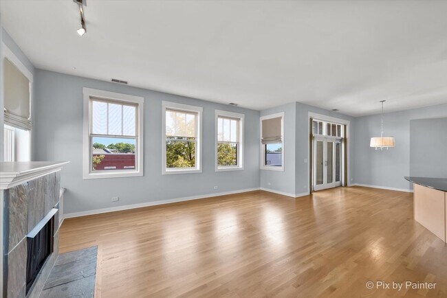 Building Photo - 2116 W Cullom Ave