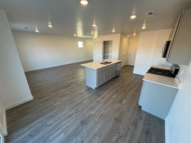 Foto del edificio - Brand New Long valley Townhome!