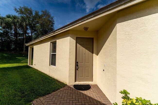 Foto del edificio - 806 SW Rocky Bayou Terrace