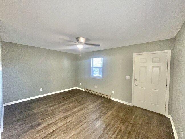 Building Photo - 1095 Cheyenne Ct