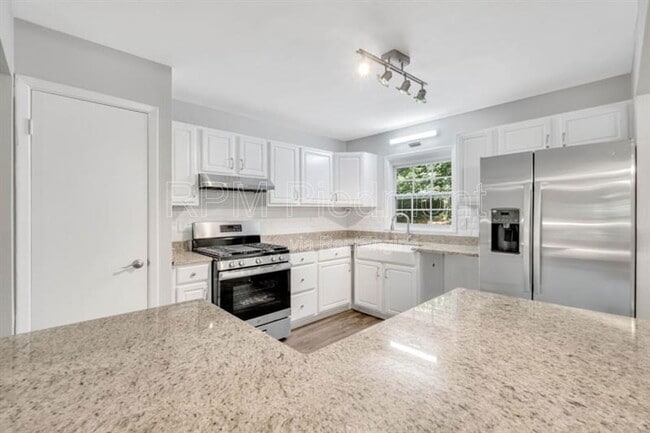 Building Photo - 2966 Fern Valley Dr SW