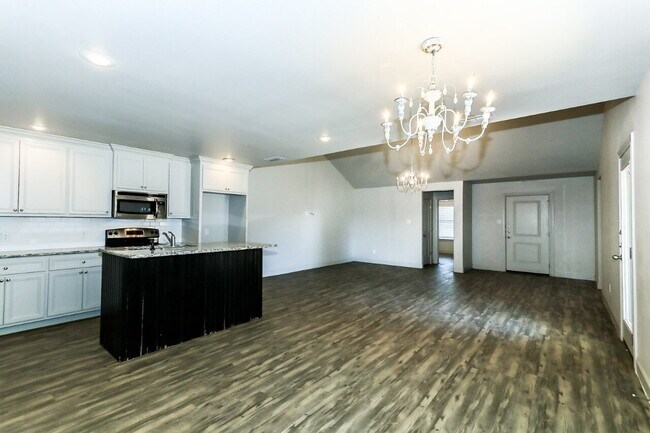 Building Photo - First full month's rent free! Luxury Duplexes In Cooper District